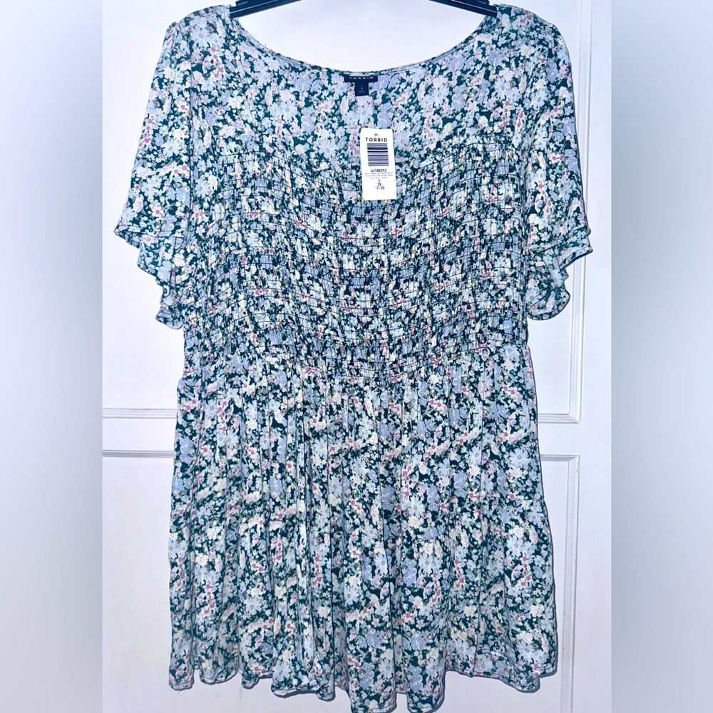 TORRID - sz. 2 (20) NWT Floral blue w/smocked elastic at bust, short sleeves